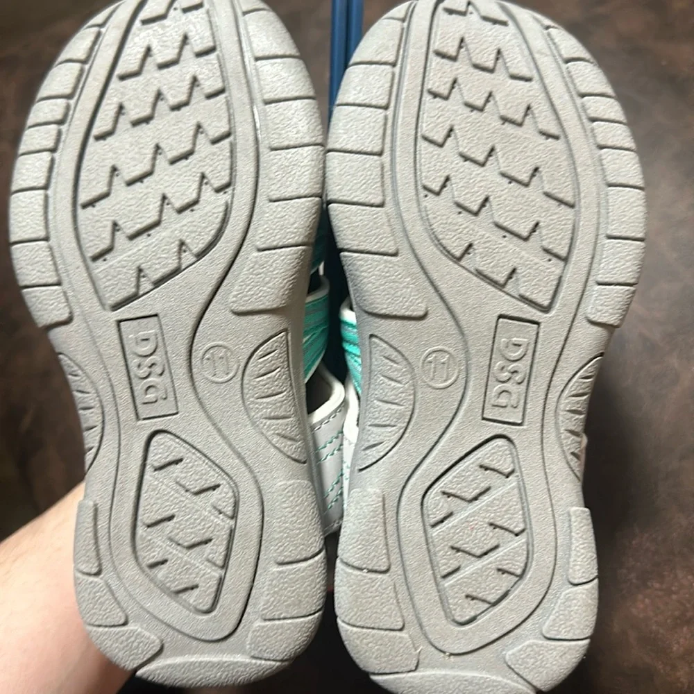 DSG Direct Youth Caged Sandals: GRAY/TEAL: NWT: SIZE 11